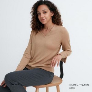 Suéteres Uniqlo Extra Fine Merino V-Neck Long-Sleeve Mujer Beige | 638412_PE