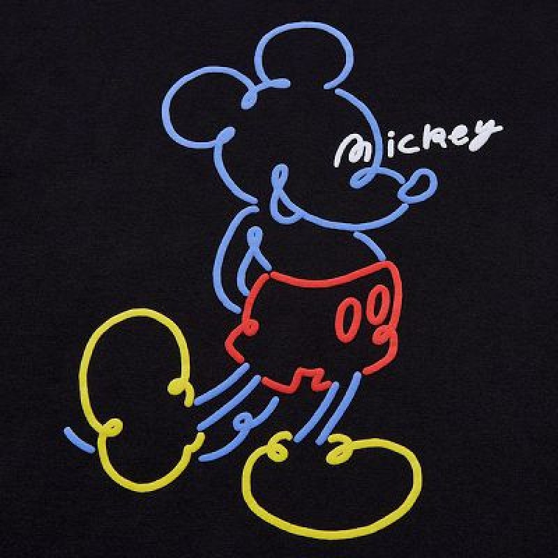 Camiseta Uniqlo Mickey Stands UT Hombre Negras | 805749_PE