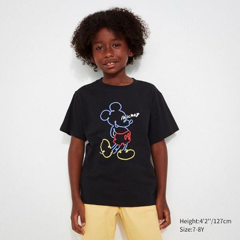 Camiseta Uniqlo Mickey Stands UT Niños Negras | 476802_PE