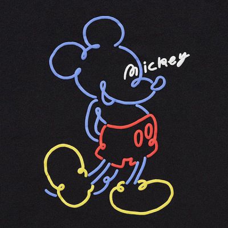 Camiseta Uniqlo Mickey Stands UT Niños Negras | 476802_PE