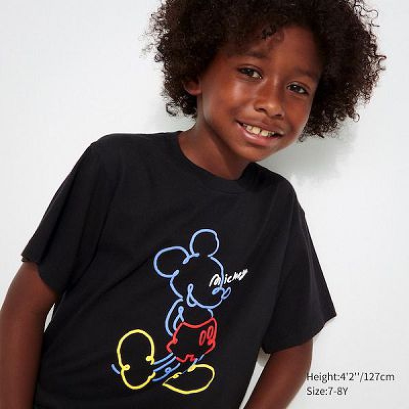 Camiseta Uniqlo Mickey Stands UT Niños Negras | 476802_PE